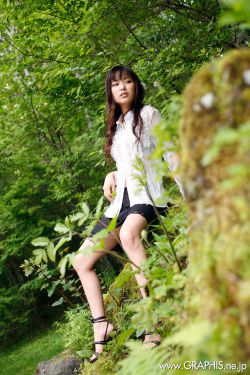 女人自熨过程的图片