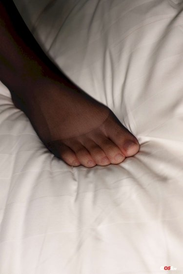 男生摸着女生屁股亲吻