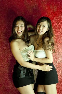 《女员工的付出》中字